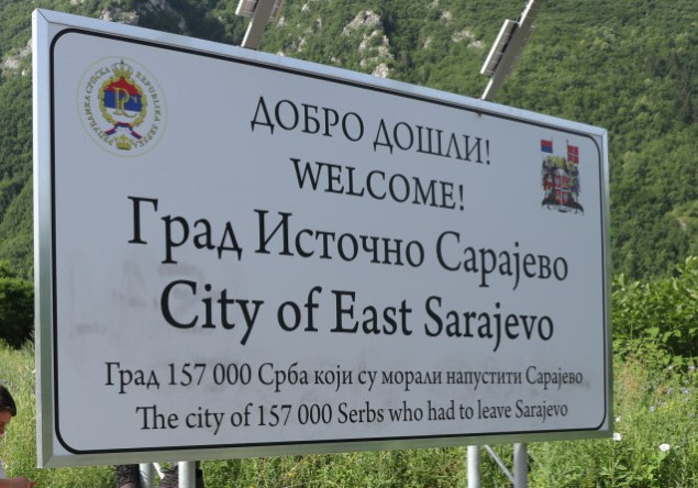 Ćosić ponovo postavio spornu tablu, najavio krivične prijave