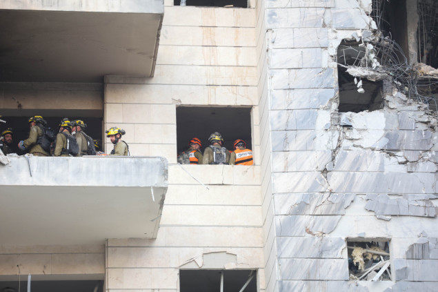 Iran tvrdi da je "uspješno" pogodio Izrael salvom projektila