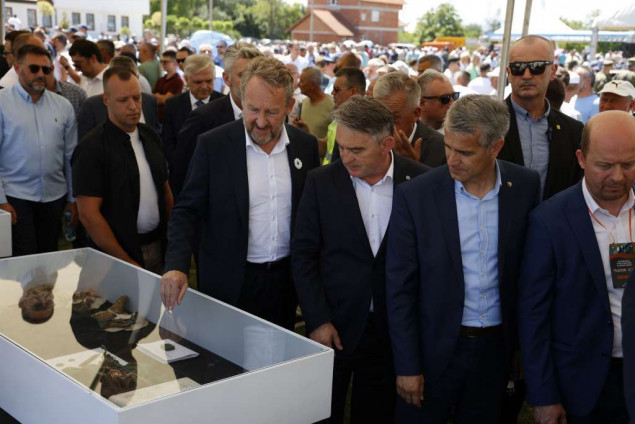 Izetbegović na dženazi u Kamičanima: Genocid je užasno lice pokazao upravo ovdje