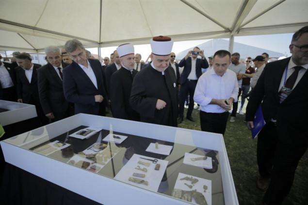 Otvorena izložba predmeta prijedorskih žrtava pronađenih u grobnicama