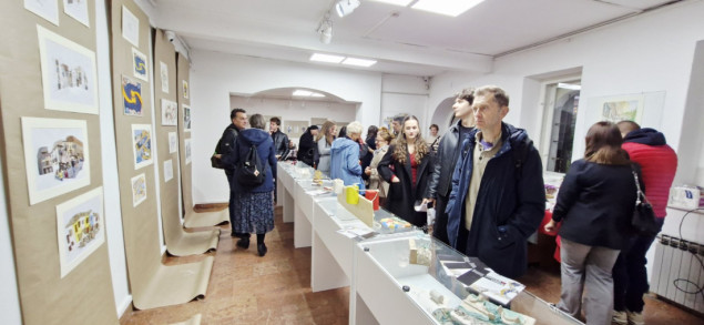 Otvorena izložba „Bridges & Branches“ - Umjetnost u službi humanosti