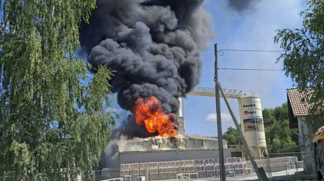Požar u tvornici Baumit u Siraču