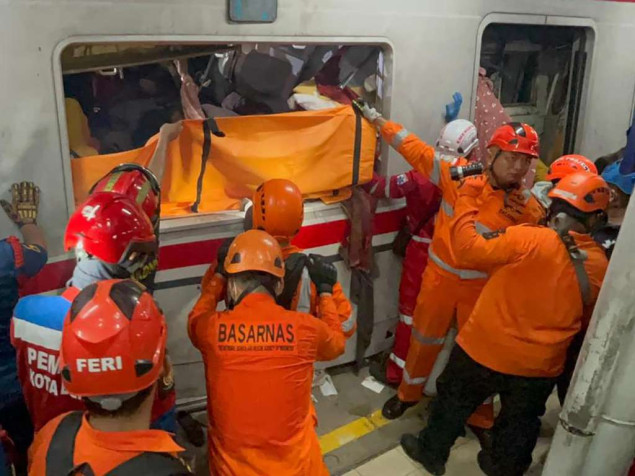 Tragedija kod Džakarte: U sudaru vozova poginulo 14 osoba, preko 80 povrijeđenih