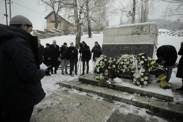 Polaganjem cvijeća na Jevrejskom groblju "Borak" odata počast žrtvama holokausta
