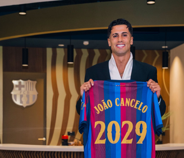 Joao Cancelo se vratio u Barcelonu uz stalni ugovor do 2029.