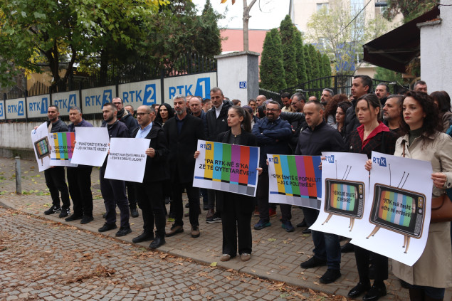 Radnici javnog RTV servisa Kosova protestuju zbog plata