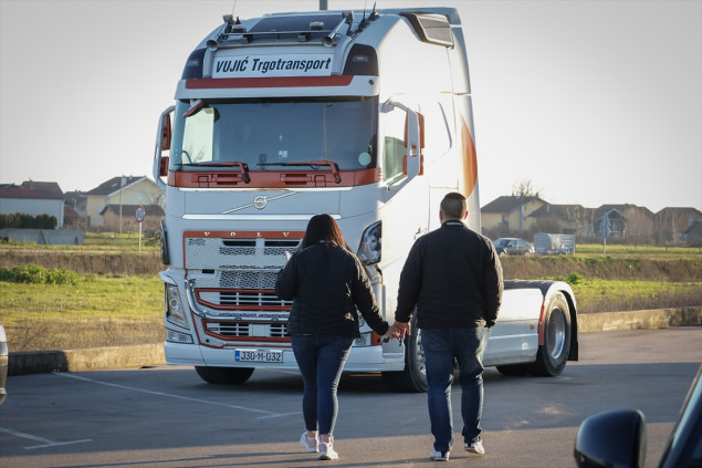 Supružnici Mandić kamionom za godinu i po prešli 350.000 km