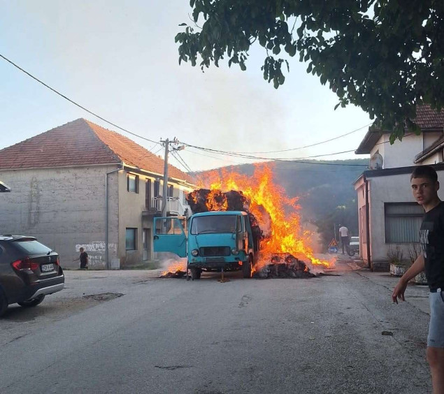 Izgorio kamion sa sijenom u Šujici