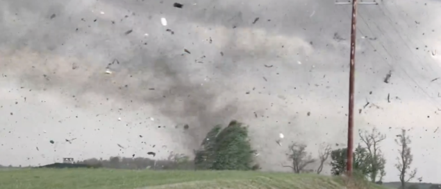 Tornado u Kansasu usmrtio jednu osobu, uništeno više od 20 kuća