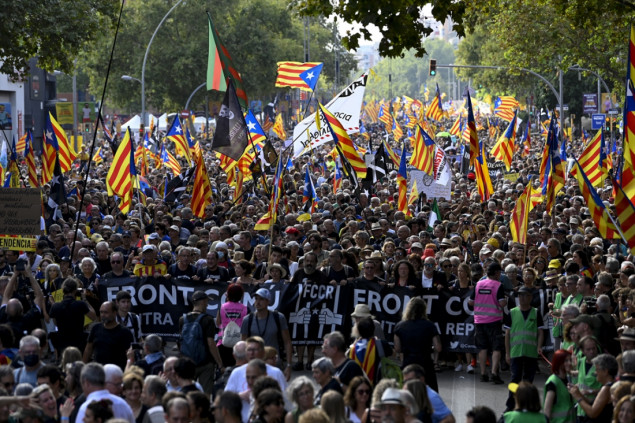 Stotine hiljada građana Barcelone obilježilo Nacionalni dan Katalonije