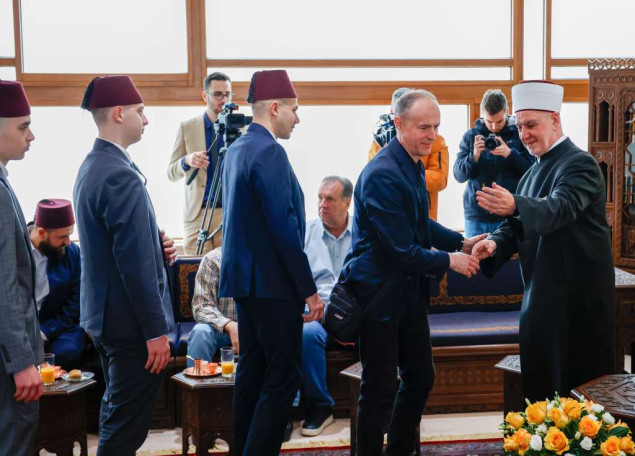 Brojni gosti kod reisu-l-uleme Kavazovića na tradicionalnom bajramskom čestitanju