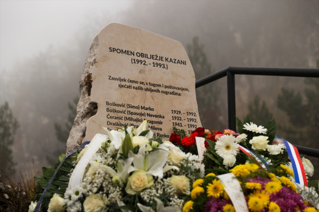 Delegacije položile cvijeće na spomen-obilježju Kazani