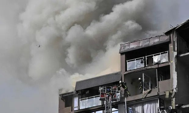 Zelenski se obraća G7 dok ruski projektili gađaju gradove