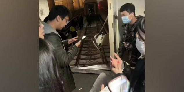 U sudaru dva voza u Pekingu 515 povrijeđenih