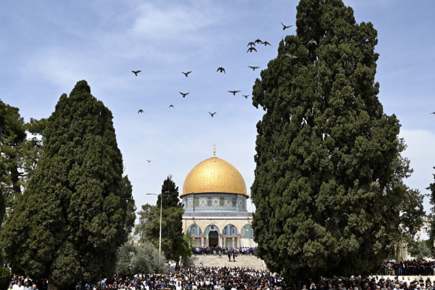 Oko 125.000 Palestinaca ipak klanjalo džuma-namaz u Al-Aksi