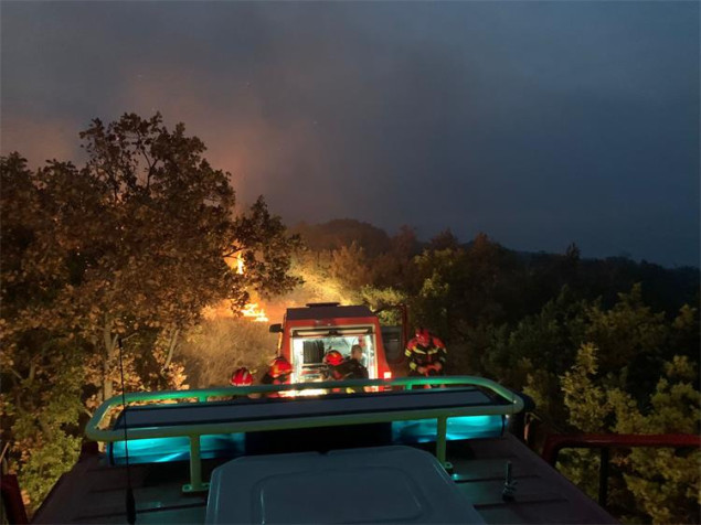 Hrvatska: Tokom sanacije požarišta na području Knina povrijeđen vatrogasac