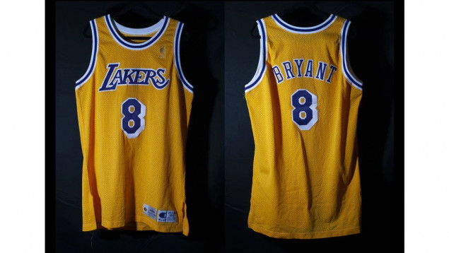 Dres Kobe Bryanta prodat za 2,73 miliona dolara