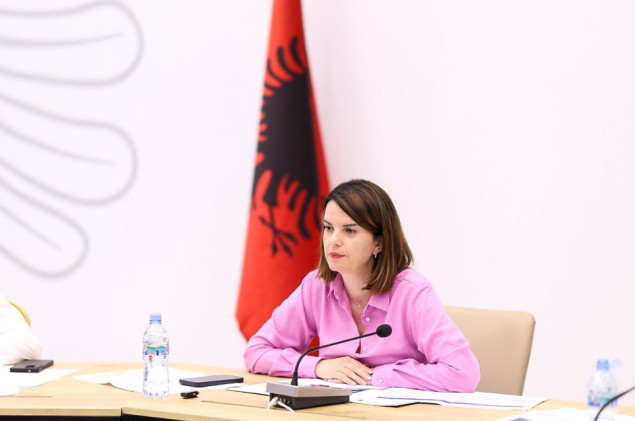 Tirana: Smijenjen visoki dužnosnik zbog kršenja zabrane pušenja