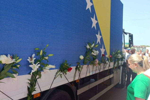 Ispraćena kolona s posmrtnim ostacima dvije prijedorske žrtve