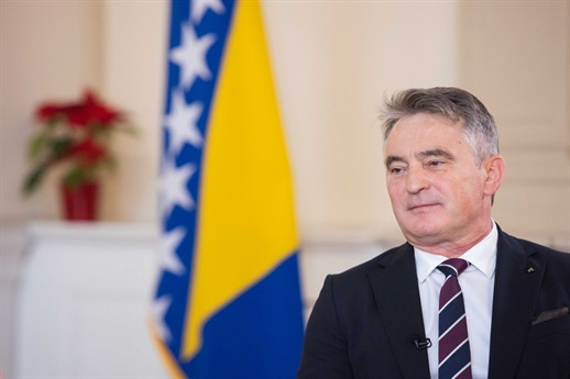 Predsjedatelj Predsjedništva BiH Željko Komšić uputio božićnu čestitku nadbiskupu Tomi Vukšiću