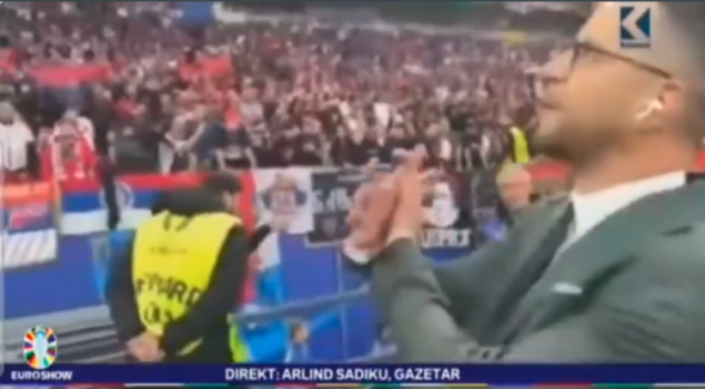 Kosovski novinar ispred navijača Srbije pokazao simbol “Albanskog orla"