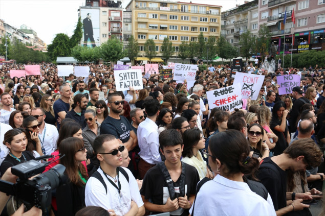 Hiljade okupljenih na protestu u Prištini zbog silovanja 11-godišnjakinje
