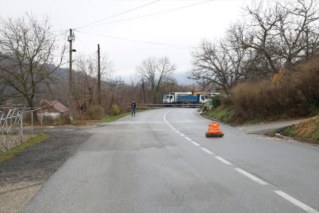 Na sjeveru Kosova mirno, ali su na putevima i dalje barikade