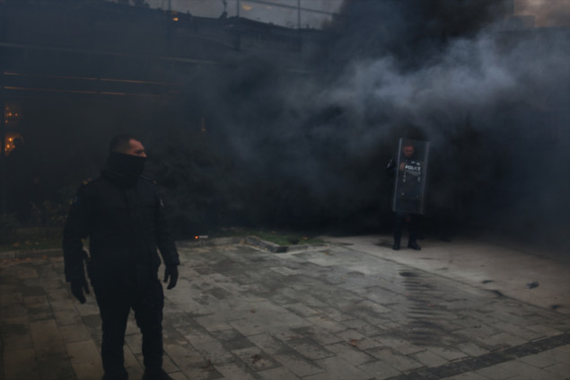 Dimne bombe zbog dolaska predsjednice Specijalizovanih vijeća