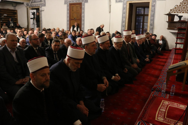 U džamijama na Kosovu bajramskom molitvom počelo obilježavanje Ramazanskog bajrama