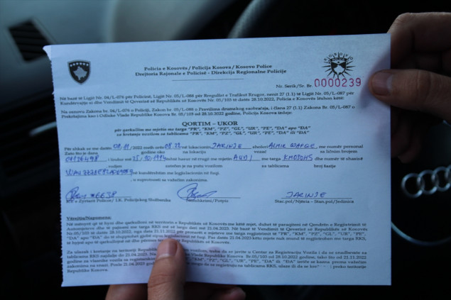 Kosovo: Policija od ponoći uručuje opomene vozačima s KM tablicama