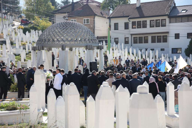 Na Kovačima obilježena 23. godišnjica smrti Alije Izetbegovića: Poruke o očuvanju BiH Na Kovačima obilježena 23. godišnjica smrti Alije Izetbegovića: Poruke o očuvanju BiH