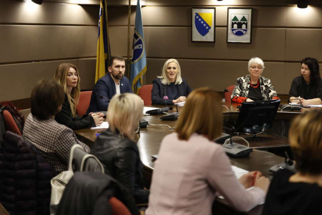 Tri četvrtine neplaćenog rada obavljaju žene i djevojčice