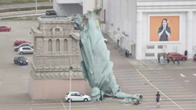 Jak vjetar oborio repliku Kipa slobode u brazilskom gradu Guaibi