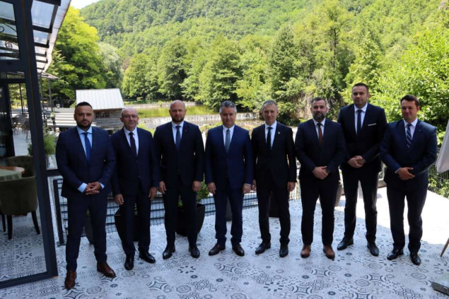 Predstavnici kantonalnih skupština u FBiH na konferenciji u Bihaću saglasni u borbi protiv korupcije