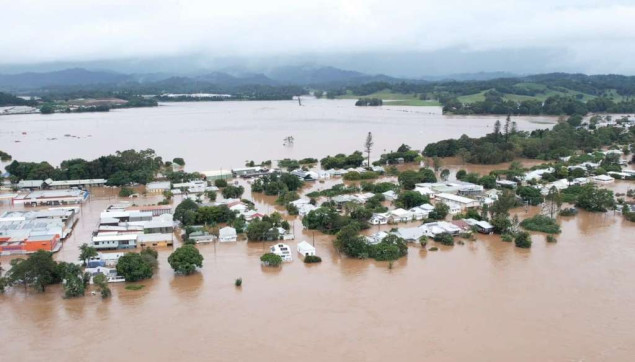 Velike poplave u Queenslandu u Australiji, policija upozorava na opasnost od krokodila
