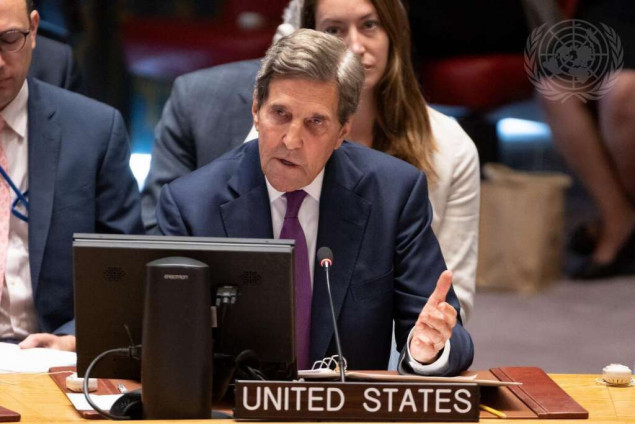 John Kerry u Kini kako bi ponovo pokrenuo pregovore o klimi