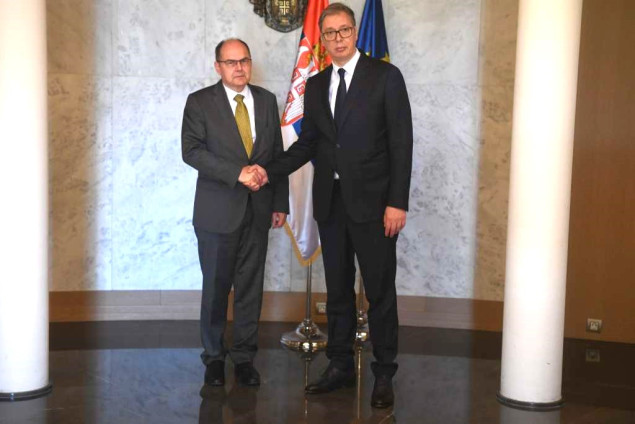 Schmidt kaže da je imao 'dobar i otvoren' razgovor s Vučićem