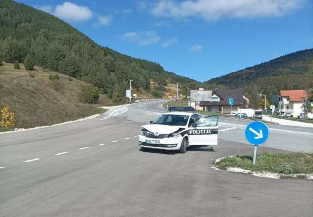 Kupres: Nakon policijske potjere uhićen vozač koji je prevozio migrante