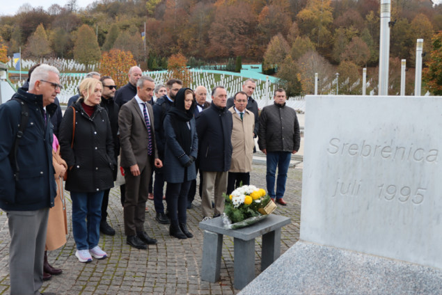 Delegacija Parlamentarne skupštine OSCE-a odala počast žrtvama genocida u Srebrenici