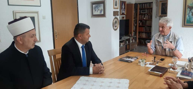 Hurtić u Kaknju osudio napad na župnika