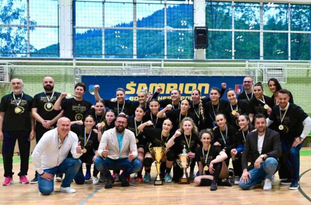 Zlatne rukometašice Hadžića šampionke države, ministar Magoda slavio s prvakinjama
