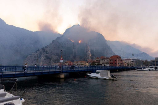 Na požarištu kod Omiša pronađeno tijelo, četvero ozlijeđenih ide u Zagreb