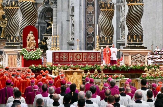 Kardinal Re: "Kardinali treba da izaberu papu koji će voditi Crkvu u složenom vremenu"