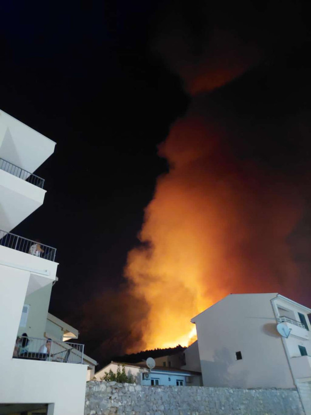 U Splitu gorio stan, spašen muškarac