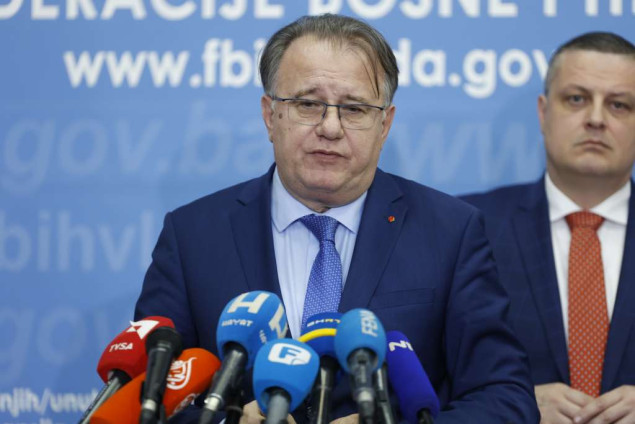 Nikšić uputio dopis Dodiku i Viškoviću