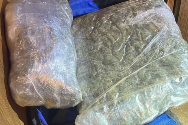 Policija u ZDK izvršenim pretresima pronašla više od pet kilograma opojne droge i oružje