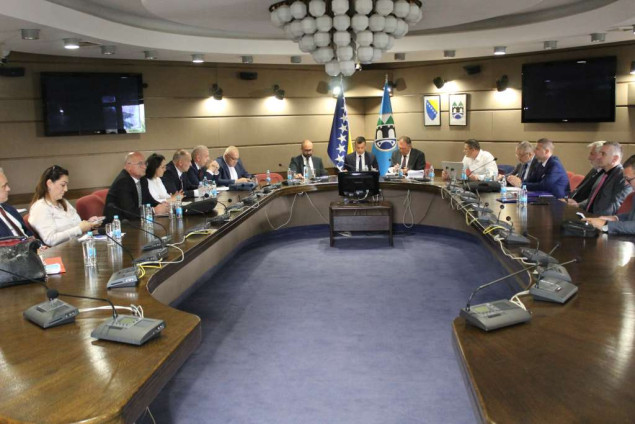 Klub izaslanika hrvatskog naroda: Razlog odgode razmatranja seta energetskih zakona tehničke prirode