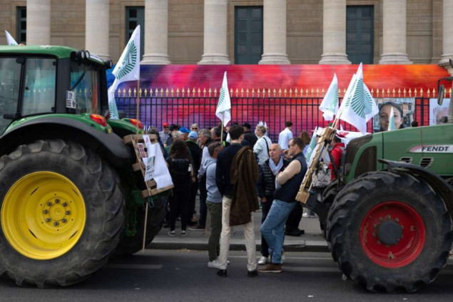 Protesti poljoprivrednika u Parizu zbog zakona o okolišu
