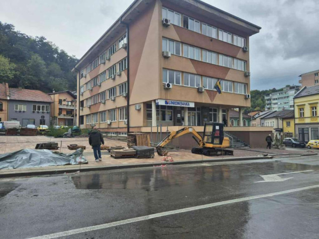 Imamović: Nastavljaju se radovi na Trgu branilaca grada