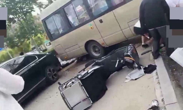 Školski autobus zario se u grupu učenika i roditelja u kineskom gradu, 11 poginulih